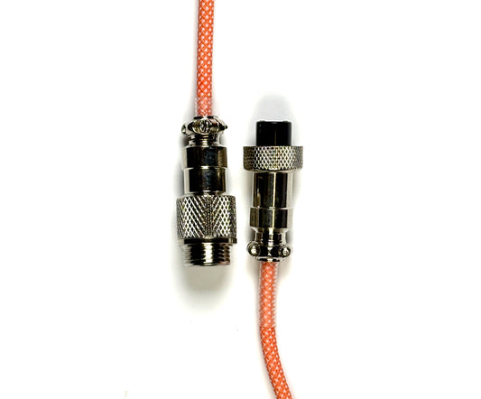 Cable naranja en espiral para teclado mecánico