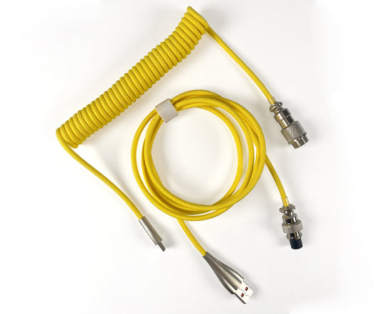 Cable amarillo en espiral para teclado mecánico