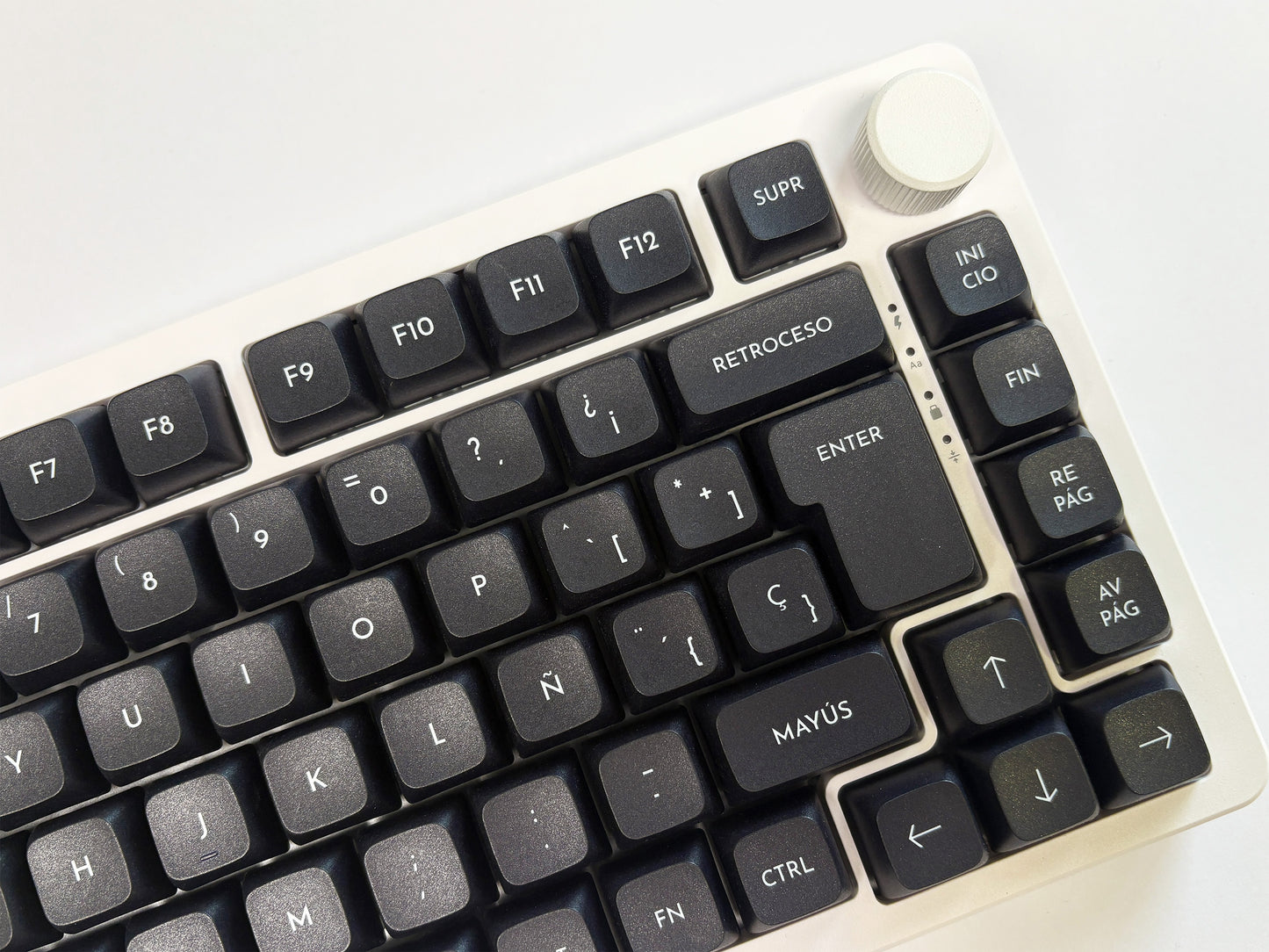 Teclas Lienzo Negro + Nyby83 Blanco